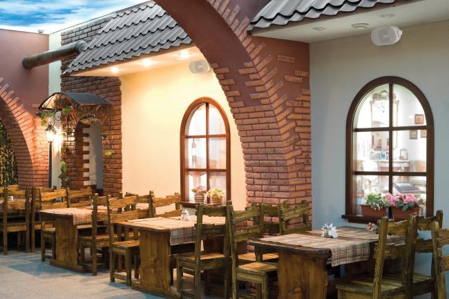 tables lined up in an outdoor dining area